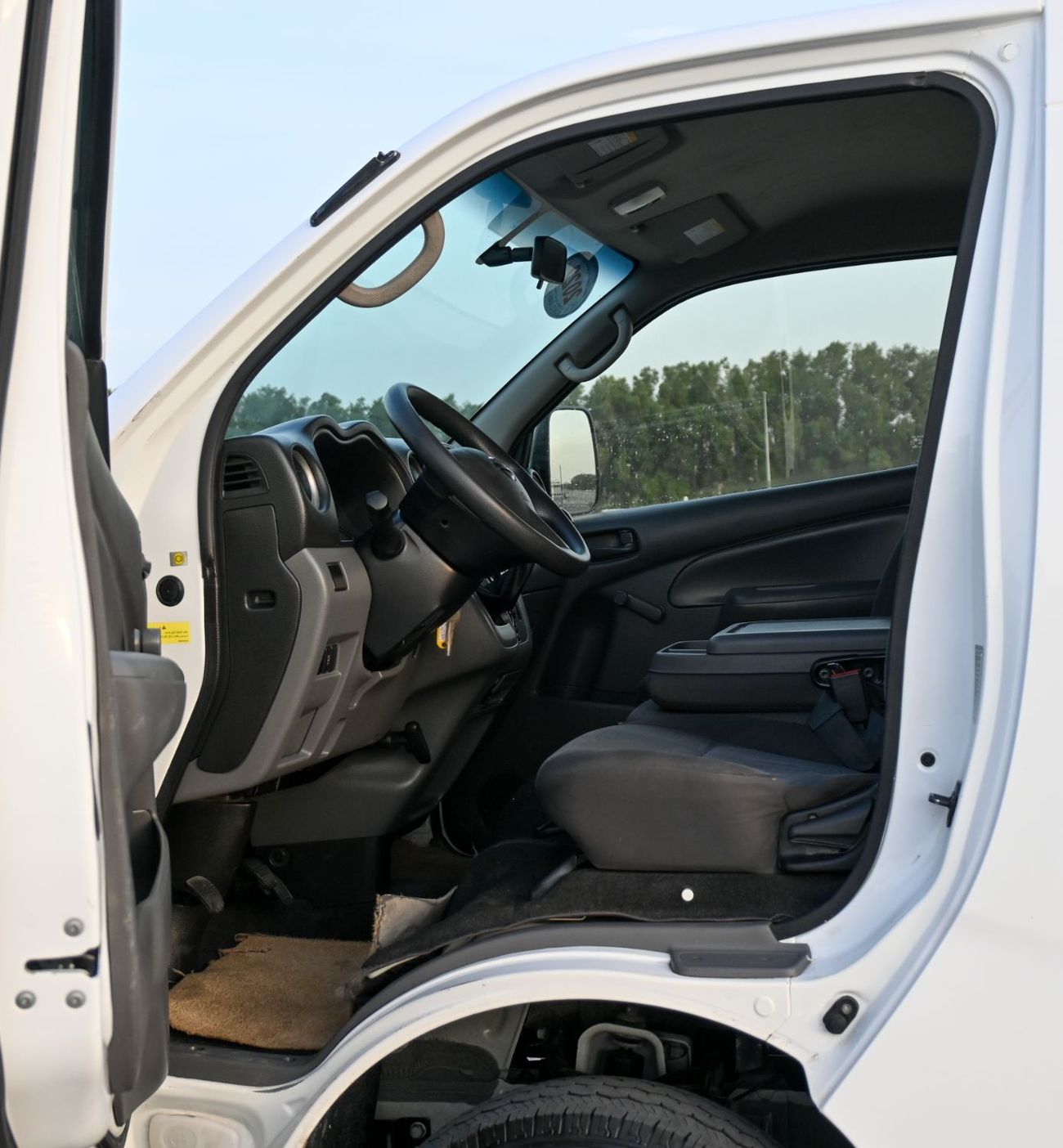 نيسان أورفان Panel Van Std 2.5L M/T (3 Seater) Petrol (5 Door)