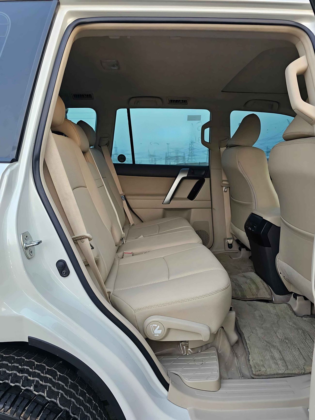 Toyota Prado GXR V6/ SUNROOF/ ORG KMS/ ORG PAINT/ LEATHER SEATS/ 2198 MONTHLY/ LOT# 32638