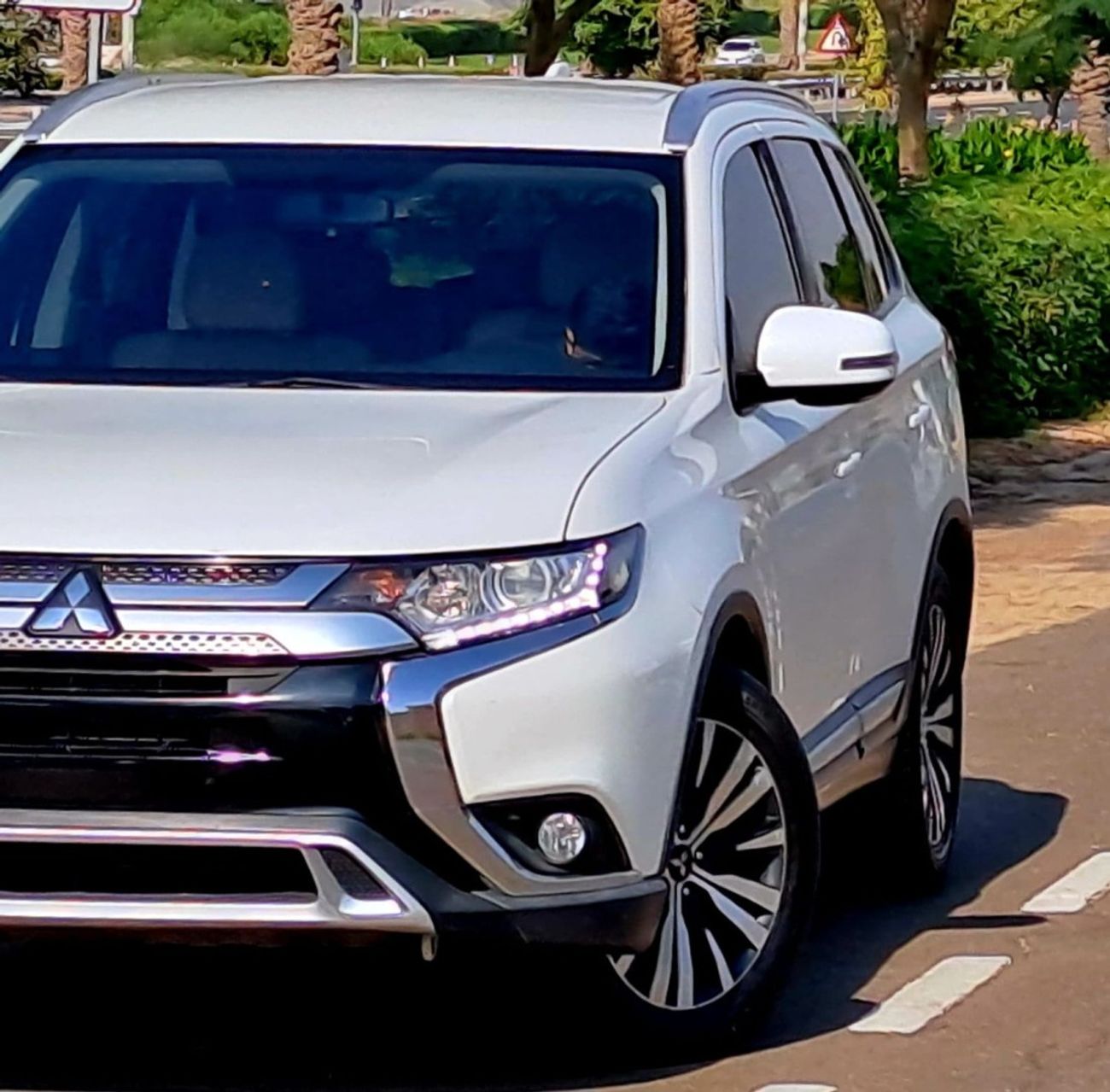 ميتسوبيشي آوتلاندر GLX High 2.4L 960-Monthly l GCC l Cruise, Camera, 4x4 l Accident Free