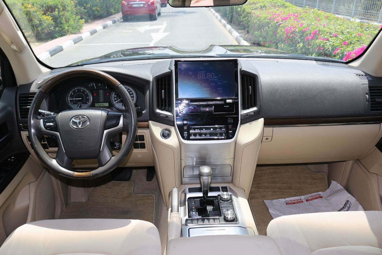 Toyota Land Cruiser GXR 4.6L TOYOTA LAND CRUISER GXR V8 MODEL 2019 GULF SPACE WITH SUNROOF