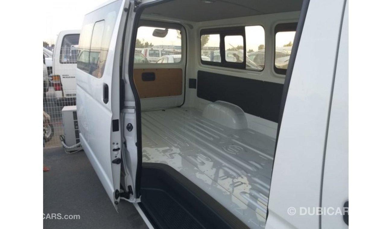 تويوتا هاياس Hiace Standard Roof