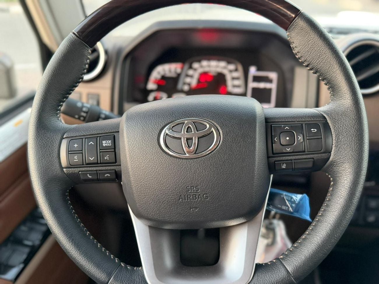 تويوتا لاند كروزر 70 TOYOTA LAND CRUISER LC76 2.8 AT 2025 FULL OPTION GCC SAUDI