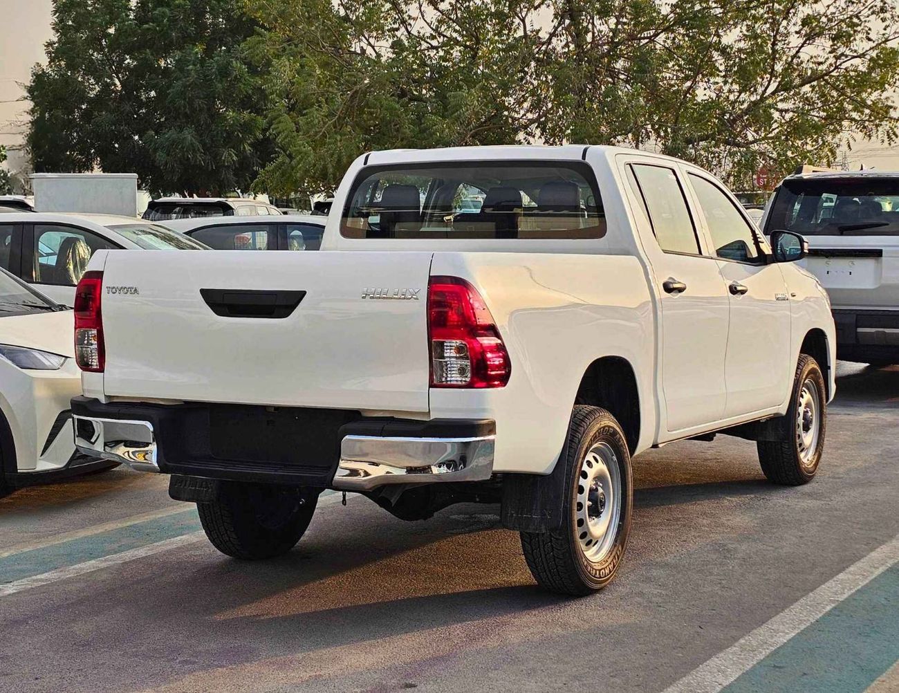 تويوتا هيلوكس NARROW BODY DOUBLE CABIN / 2.4L M/T DIESEL / REAR CHROME BUMPER / DIFF-LOCK (CODE # GLX-G2)