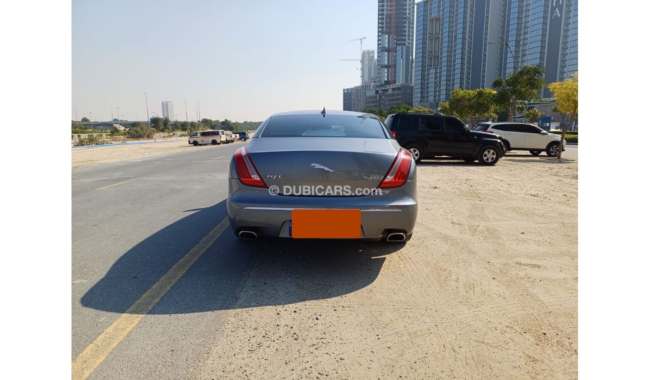 Jaguar XJ