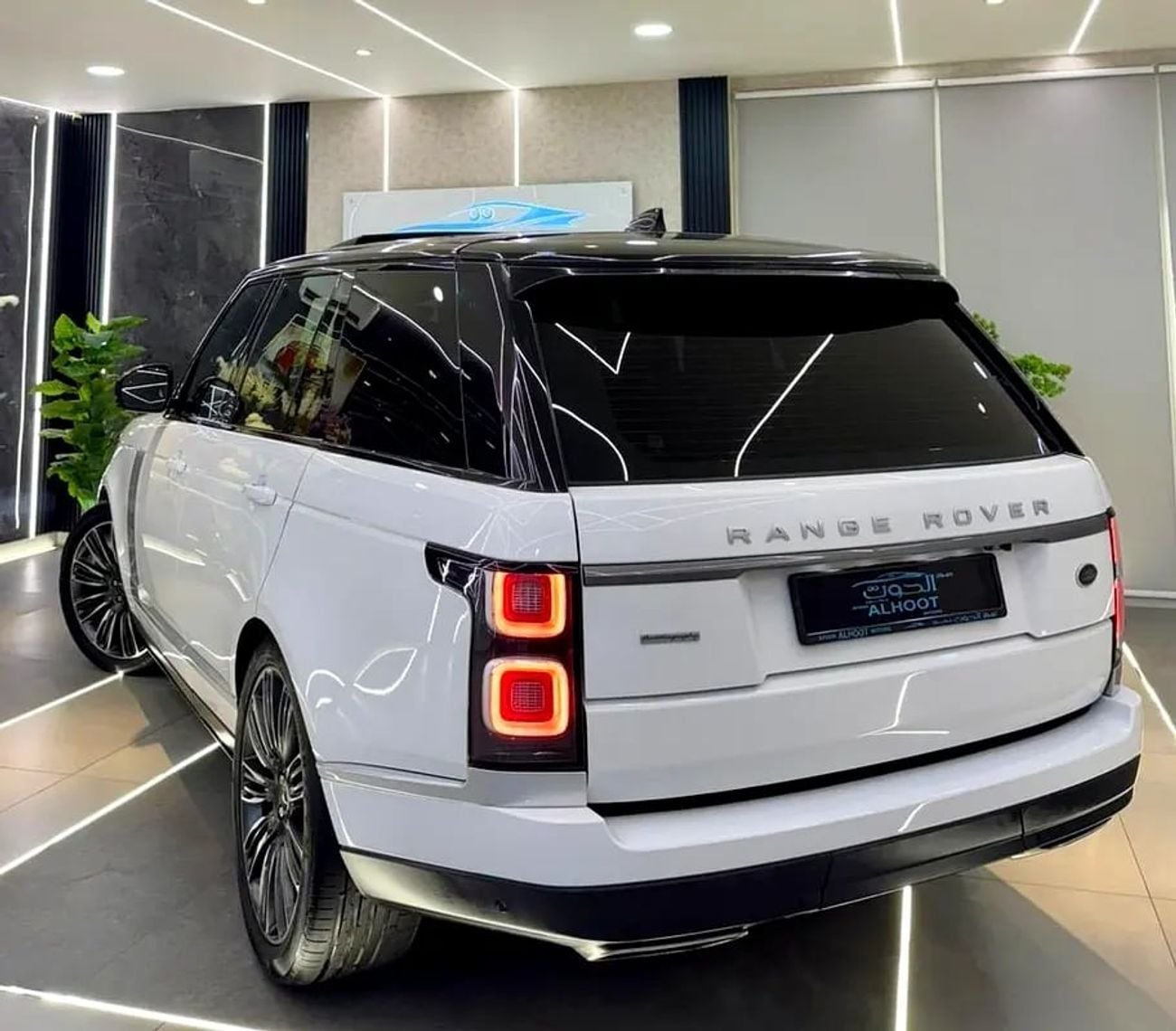 لاند روفر رينج روفر LWB Autobiography P400 3.0L ELITE VOGUE || SUPERCHARGED || GCC || FULLY LOADED || ACCIDENTS FREE