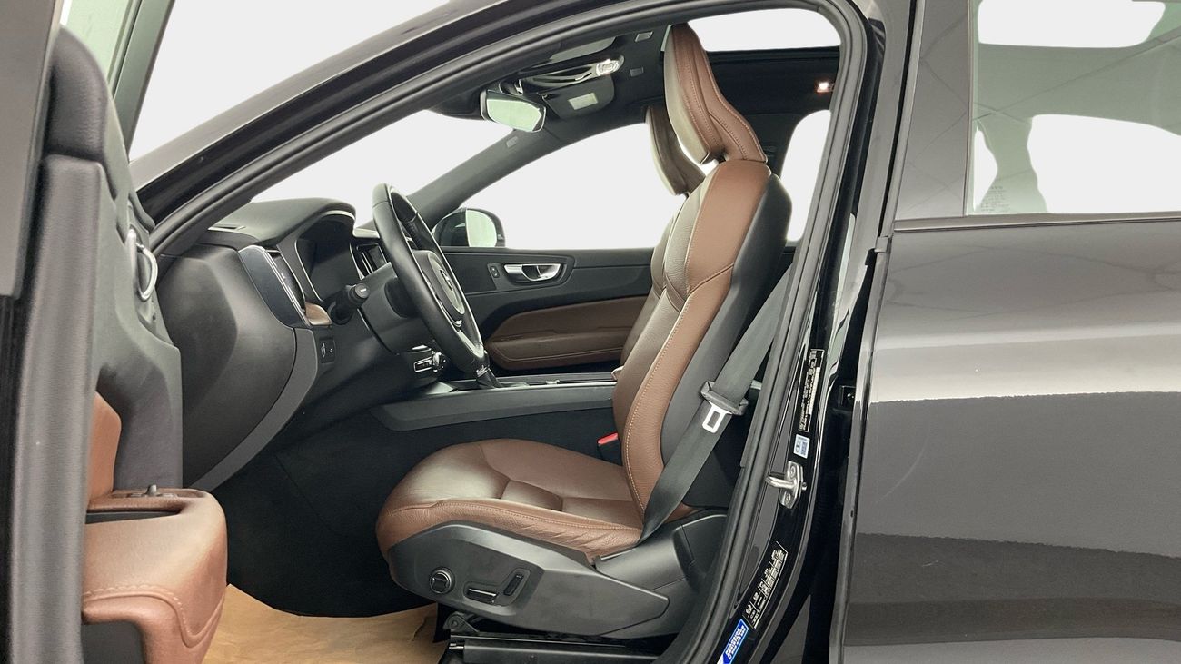 فولفو XC 60 MOMENTUM | شامل الضمان | 0 ﺪﻔﻋﺓ ﺃﻮﻟﻯ