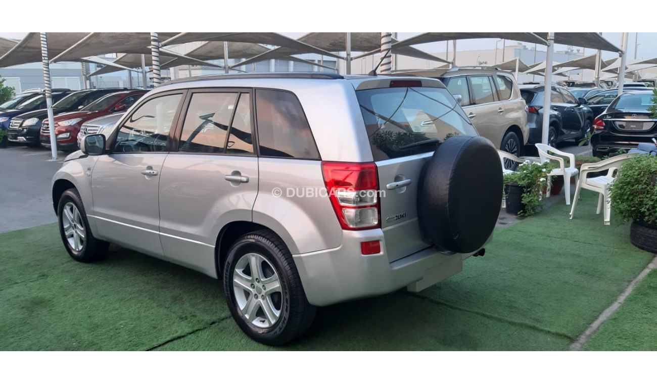 سوزوكي جراند فيتارا خليجى  بدون حوادث رقم 1 فتحة جلدمثبت سرعة رنجات حساسات جناح خلفى  2 ريموت تحكم مرايا بحالة ممتازة