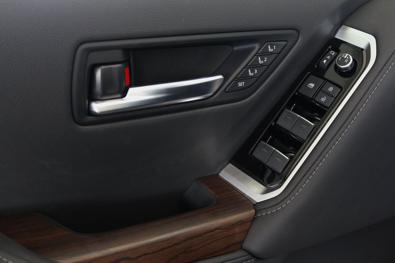 Toyota Land Cruiser 300 VX-HIGH  3,3 TWINTURBO DIESEL VX-HIGH FULLY LOADED **التصدير فقط خارج الخليج**