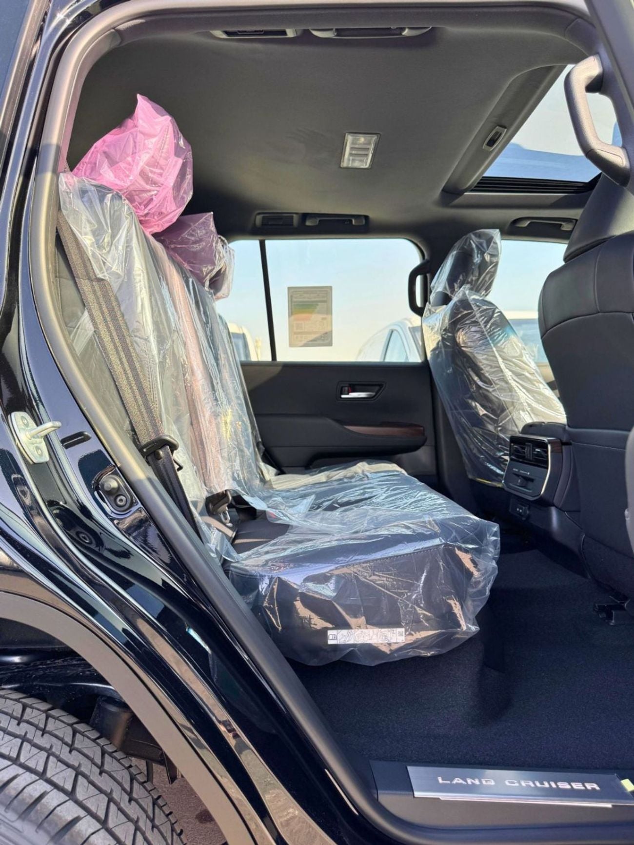 Toyota Land Cruiser GXR || 4.0L PETROL V6 | SUNROOF | LEATHER WITH PWR SEATS | COOL BOX (CODE # GXR4M2)