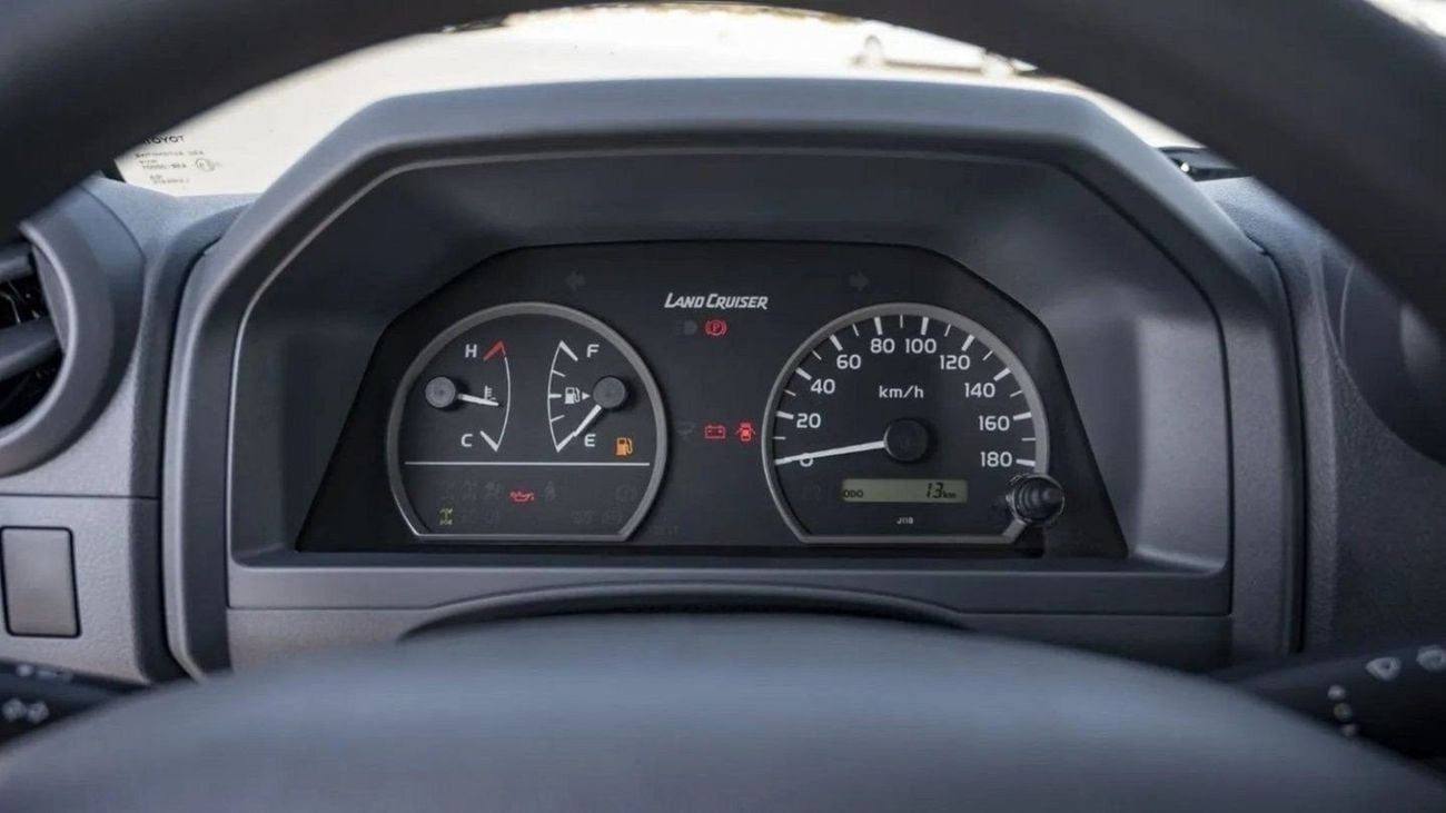 Toyota Land Cruiser Pick Up Toyota Land Cruiser Pickup LC79 4.2L Diesel MT 2024_White