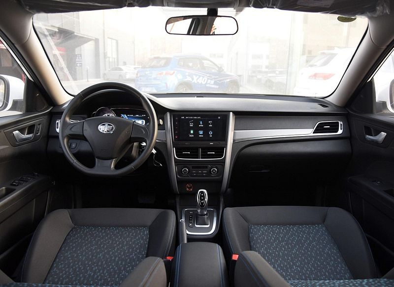 Bestune B30 exterior - Cockpit