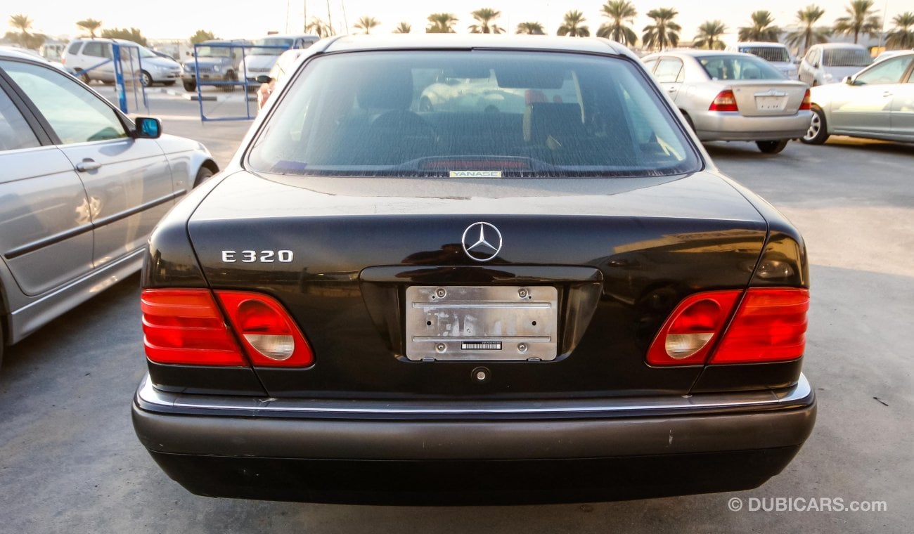 Mercedes-Benz E 320