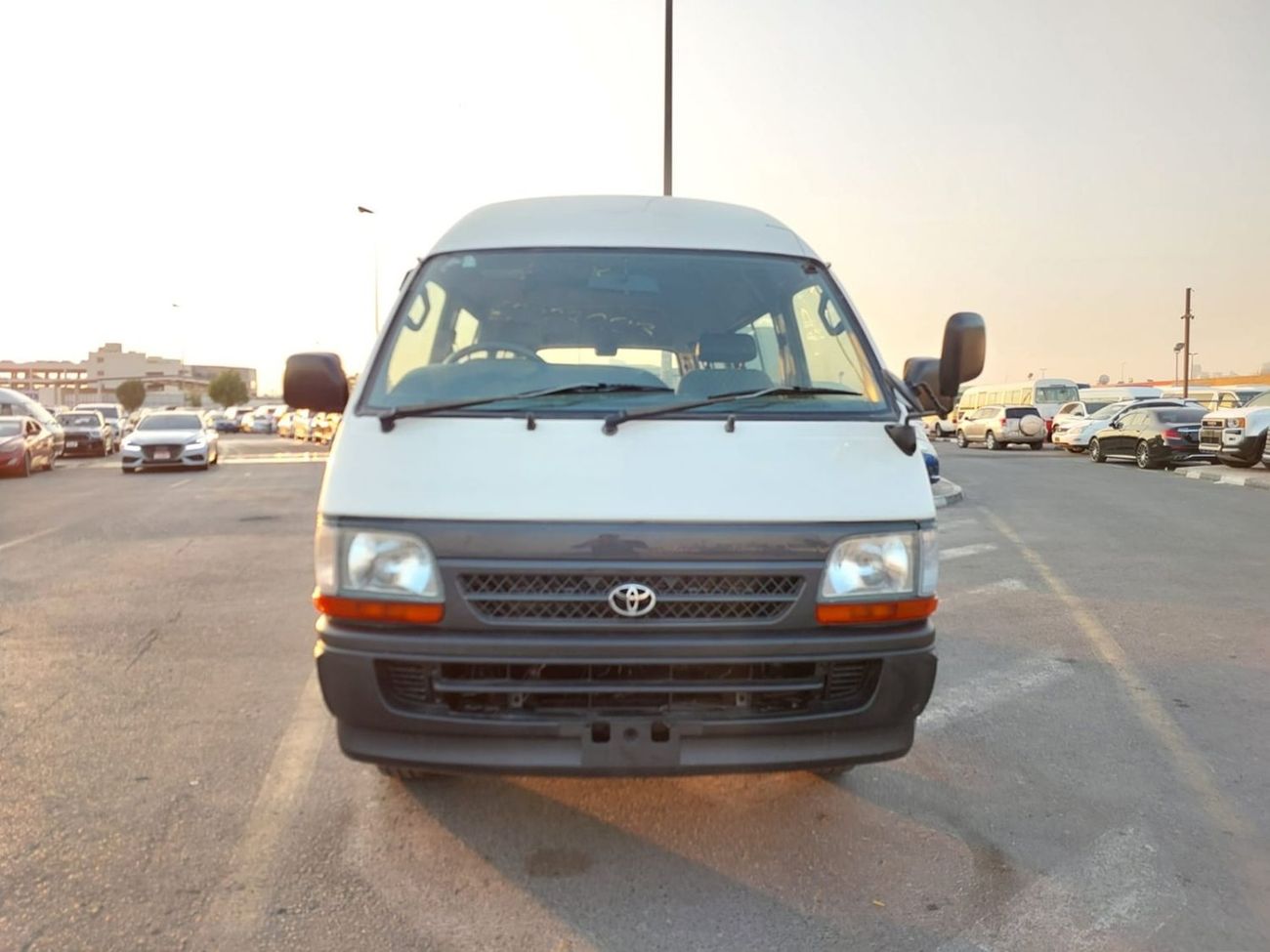 تويوتا هاياس TOYOTA HIACE COMMUTER VAN RHD 2004 MODEL 3.0 L DIESEL MANUAL(PM20757)