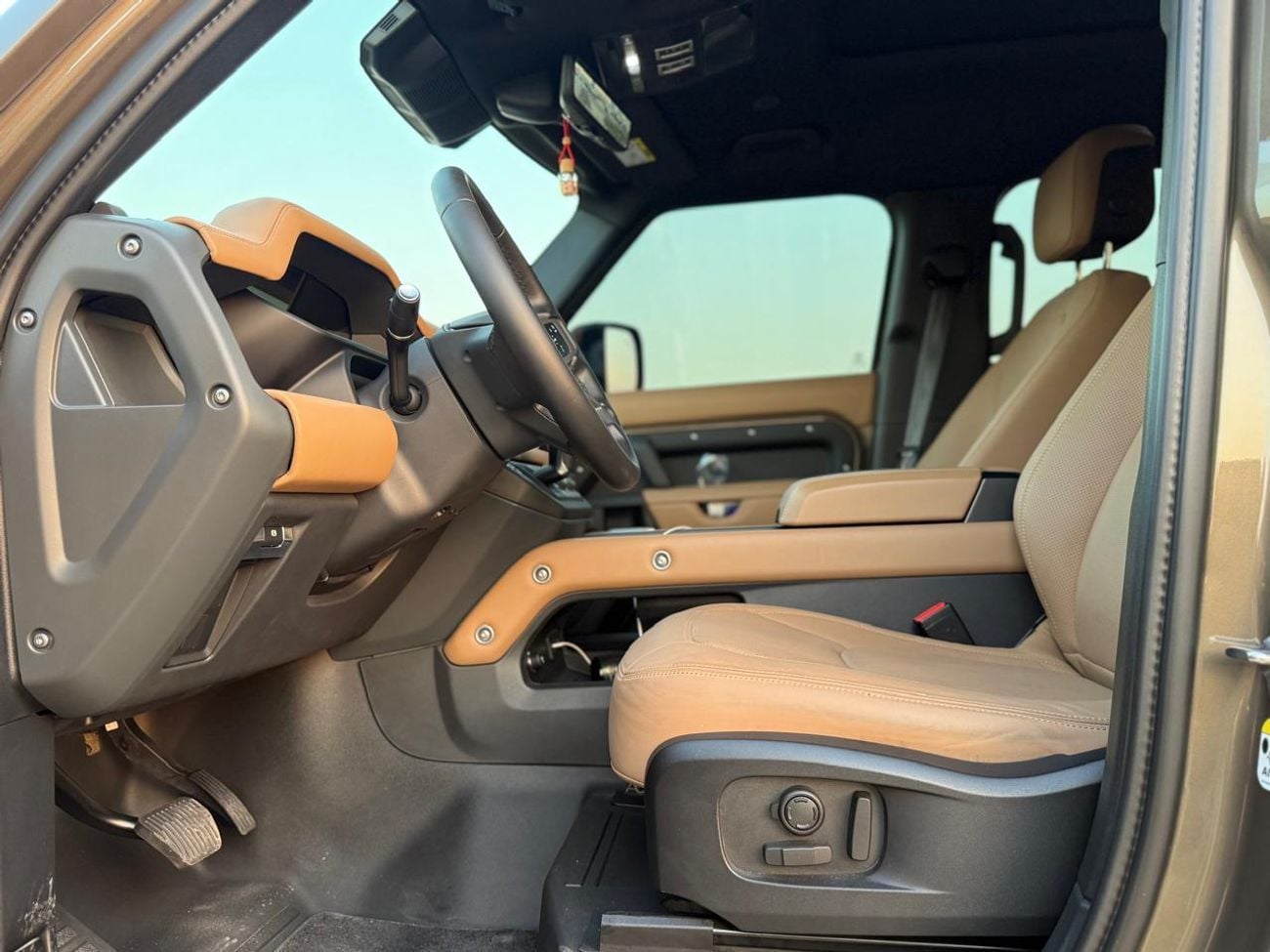Land Rover Defender P400 110 X-Dynamic HSE 3.0L (5 Seater)