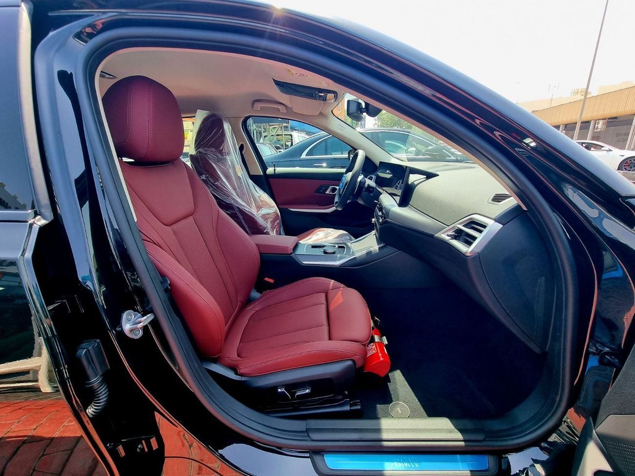 بي أم دبليو 318i LUXURY M SPORT PACKAGE