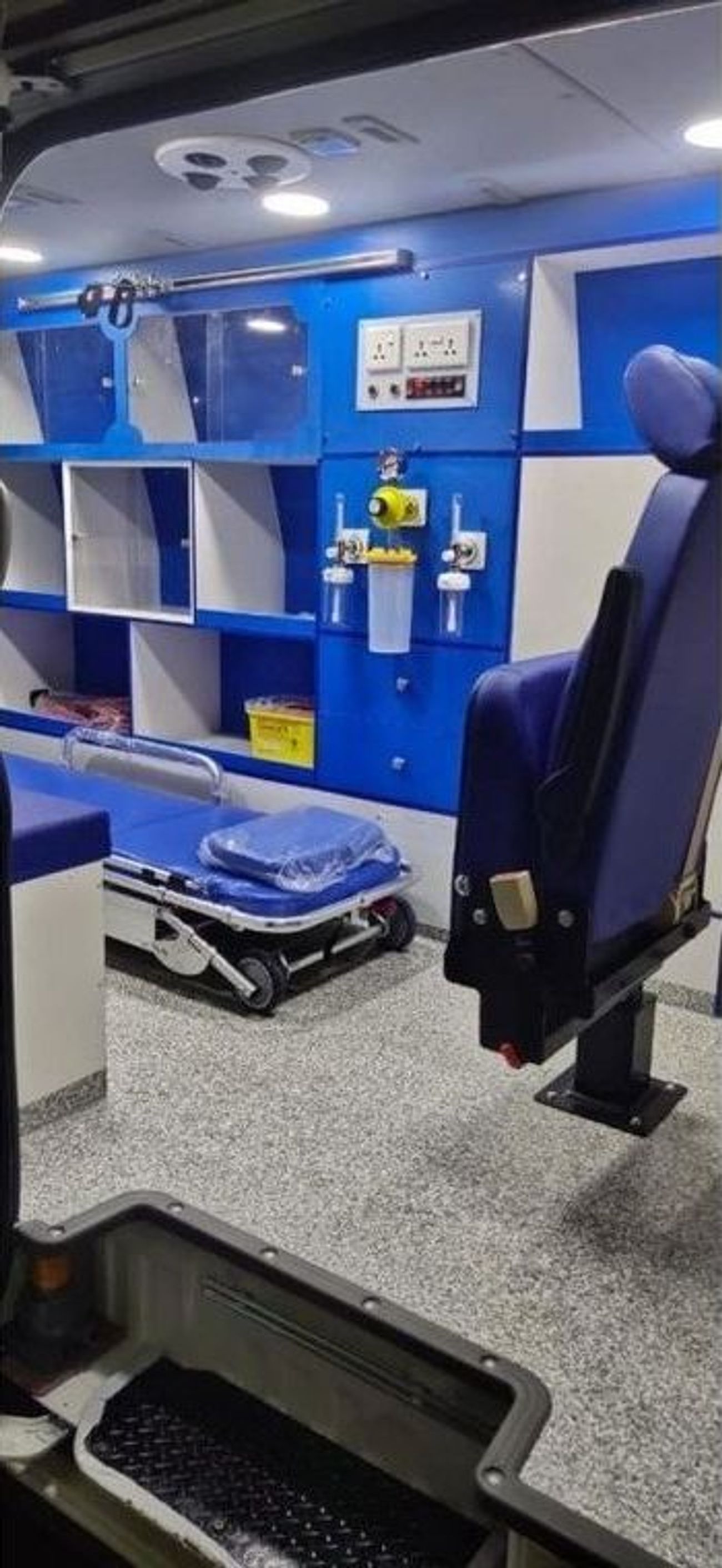 Nissan Urvan Panel Van High Roof NISAN URVAN AMBULANCE