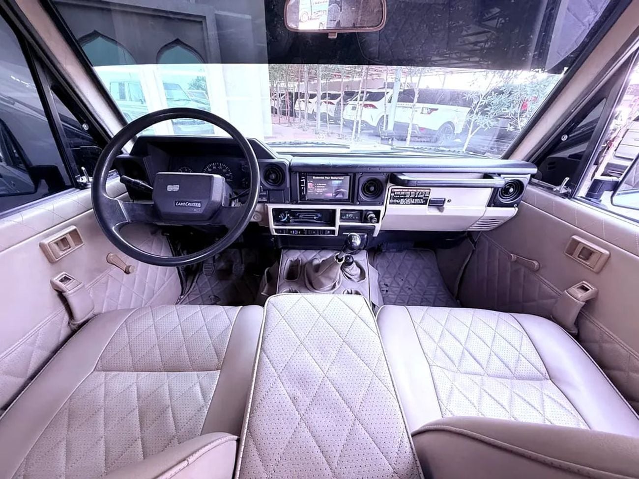 Toyota Land Cruiser تويوتا لاند كروزر ربع موديل خليجي جير عادي