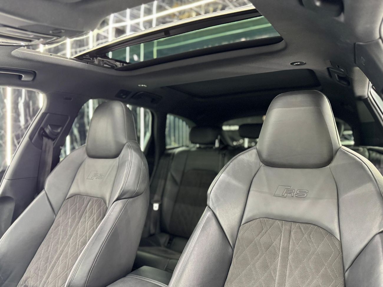 Audi RS6 quattro 4.0L 2021 Audi RS6 Quattro Sportback, Warranty, Carbon Fiber Package, Full Options, 591HP