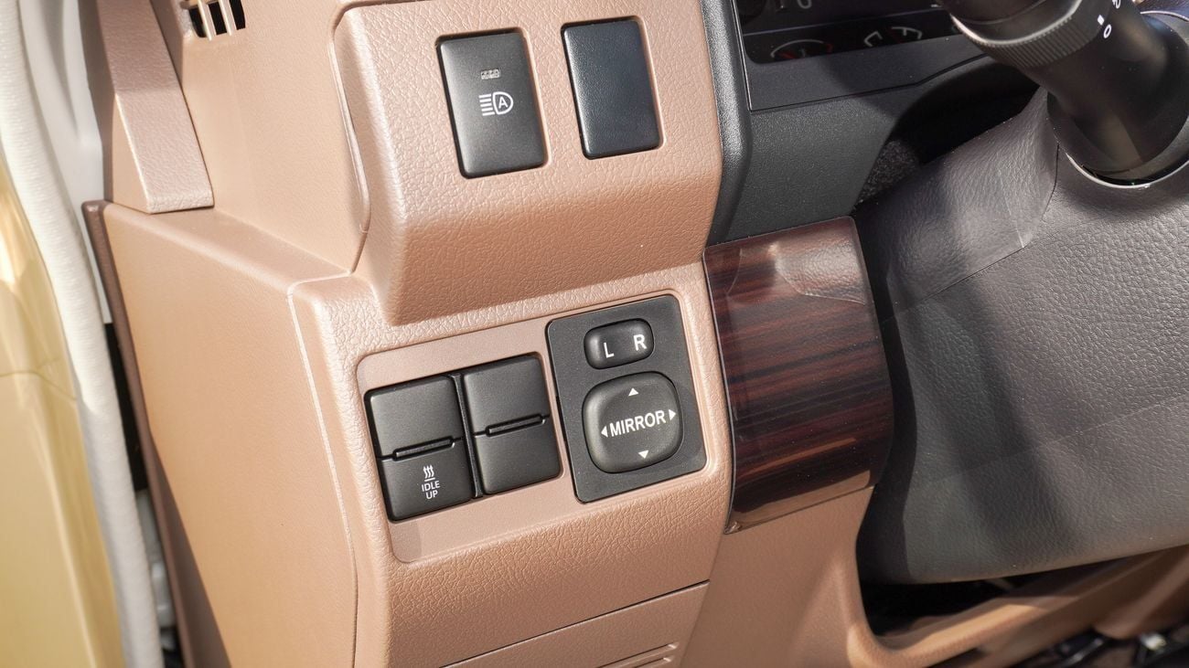 Toyota Land Cruiser 70 LC76 LX LX 2.8L Diesel A/T