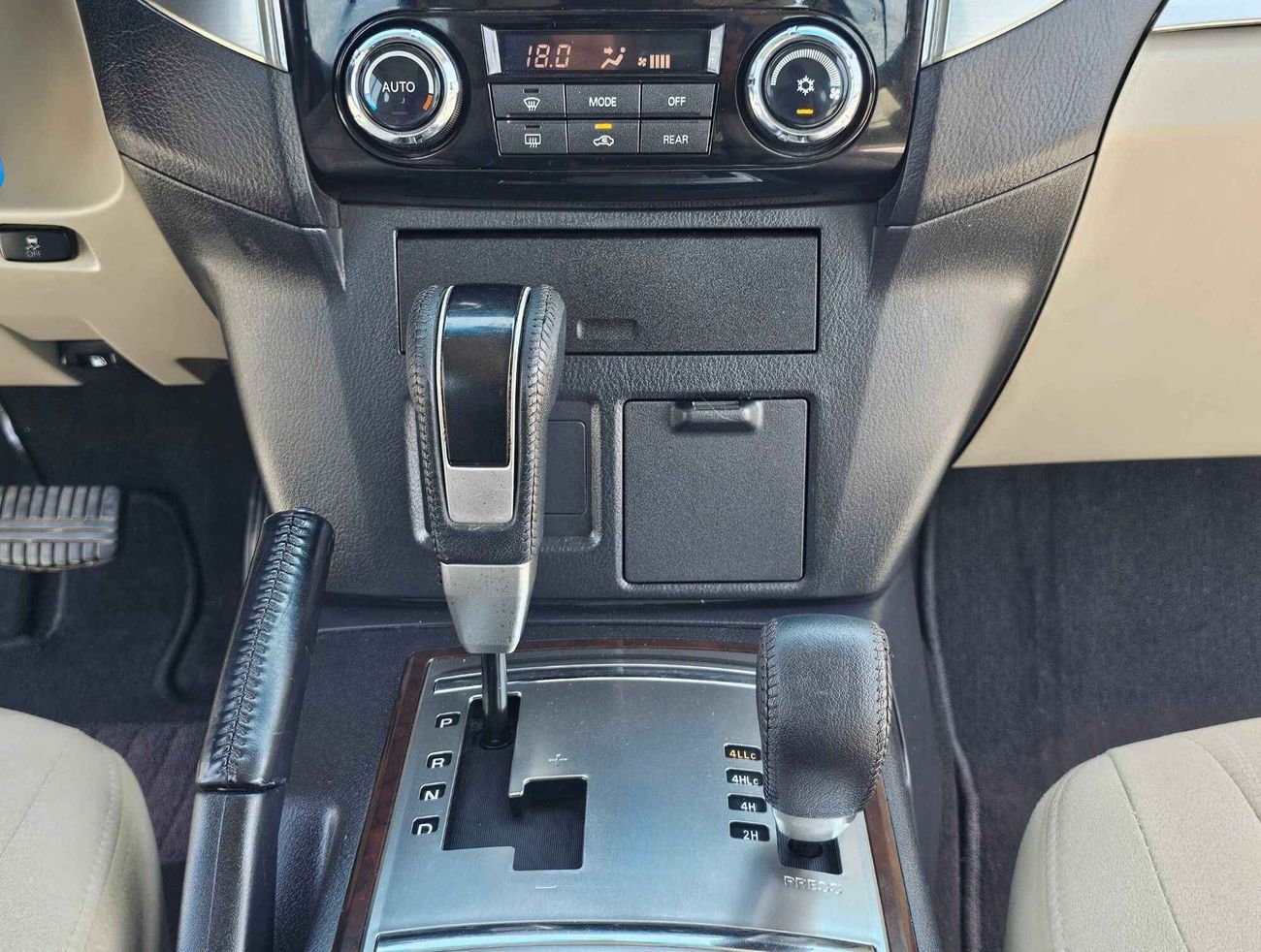 ميتسوبيشي باجيرو GLS 3.5/ 4WD/ DVD CAMERA/ LOW MILEAGE/ 861 MONTHLY /LOT#701811