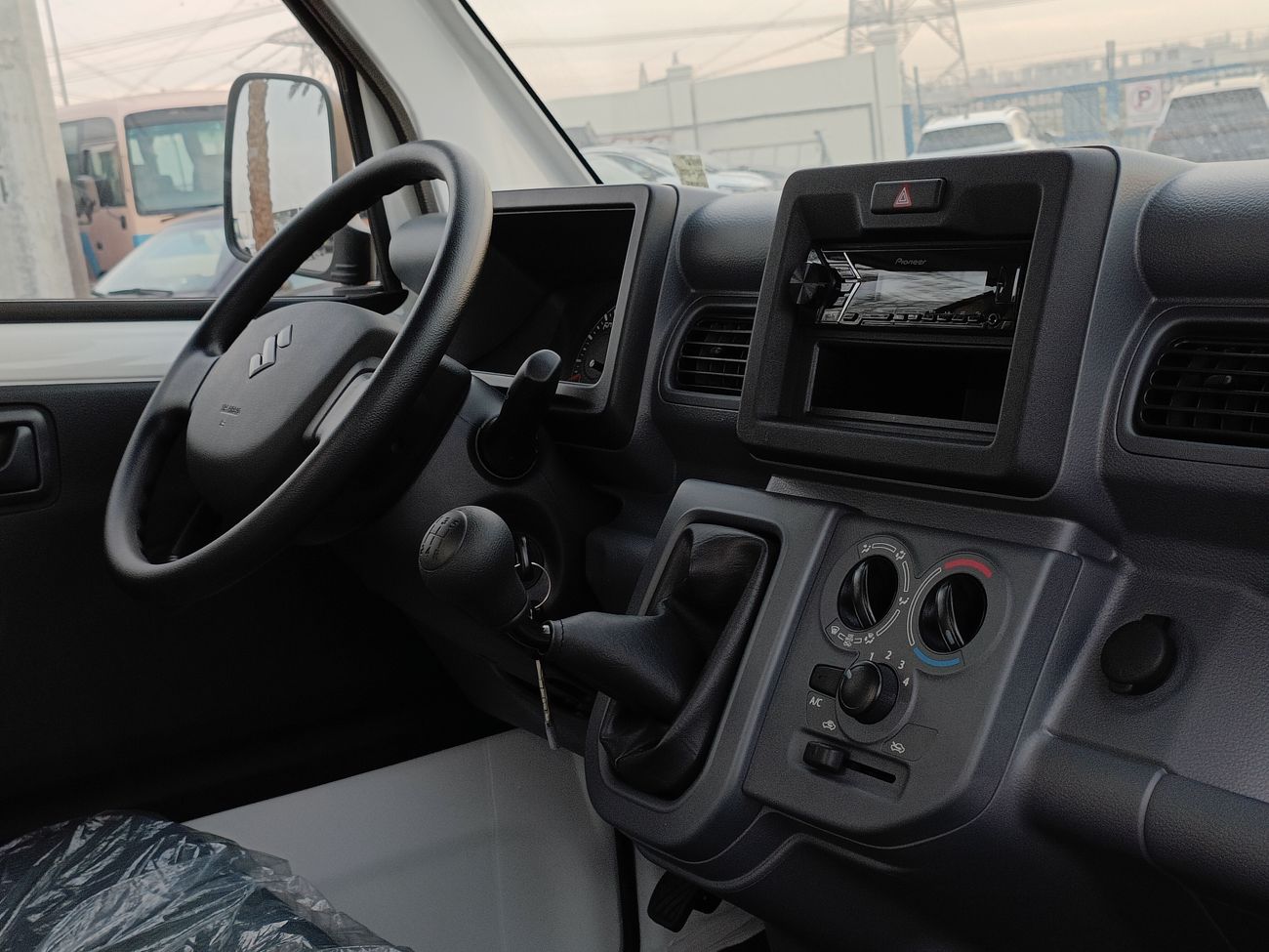 Suzuki Carry PICKUP, 1.5L 4CY PETROL, MANUAL GEAR BOX / WHITE ((FOR EXPORT ONLY)