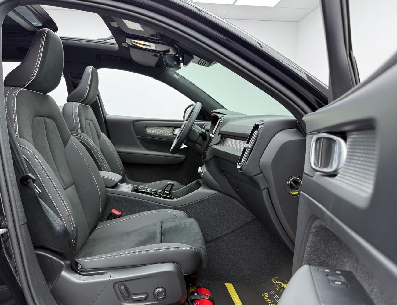 Volvo XC40 B4 2024 Volvo XC40 B4, 2027 Volvo Warranty, 2029 Volvo Service Pack, Very Low Km, Fully Loaded, GCC