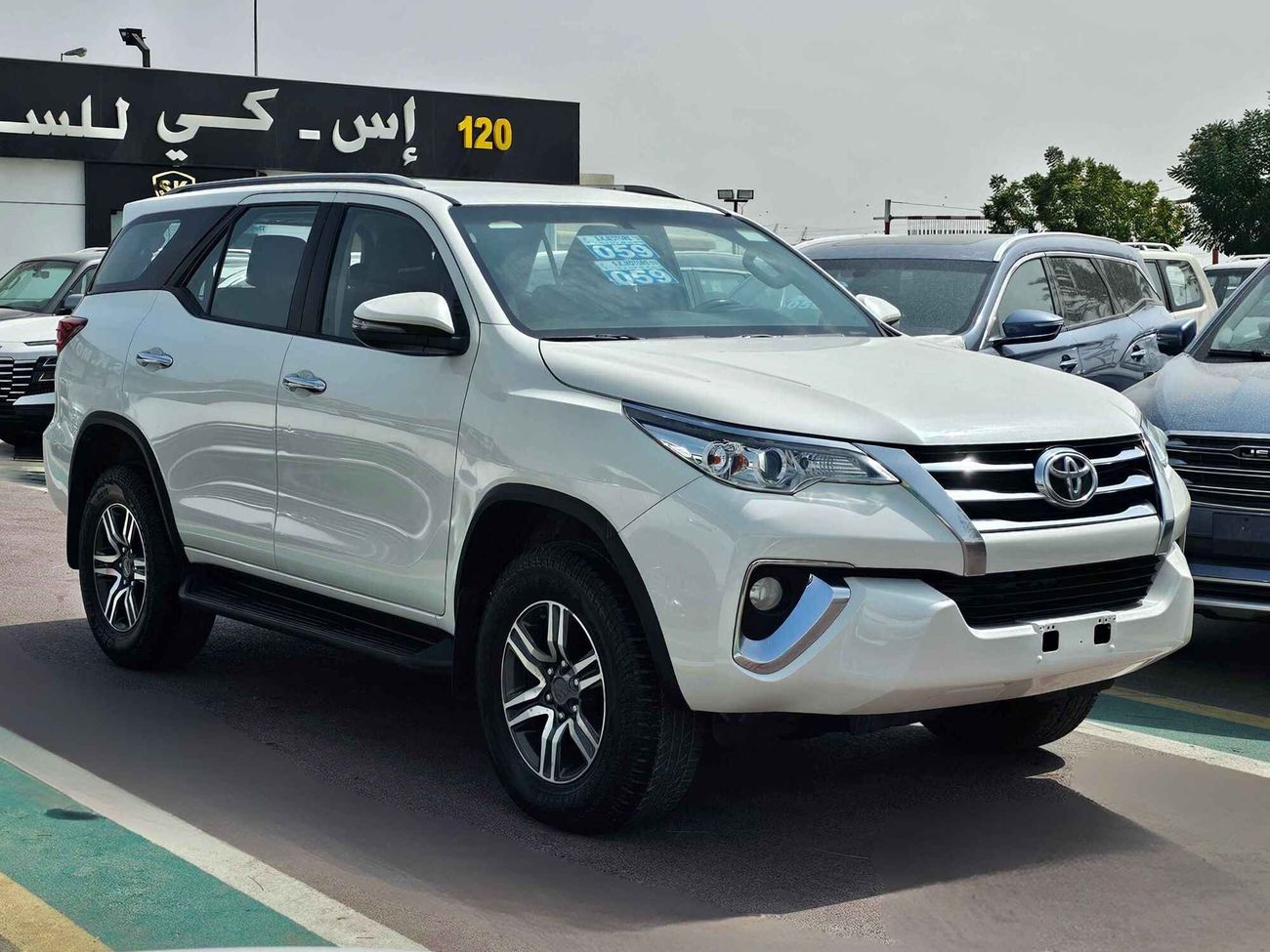 Toyota Fortuner EXR/ V4/ 4WD/ DVD REAR CAMERA/ LEATHER SEATS/ ORG MILEAGE/1189 MONTHLY/LOT#99205