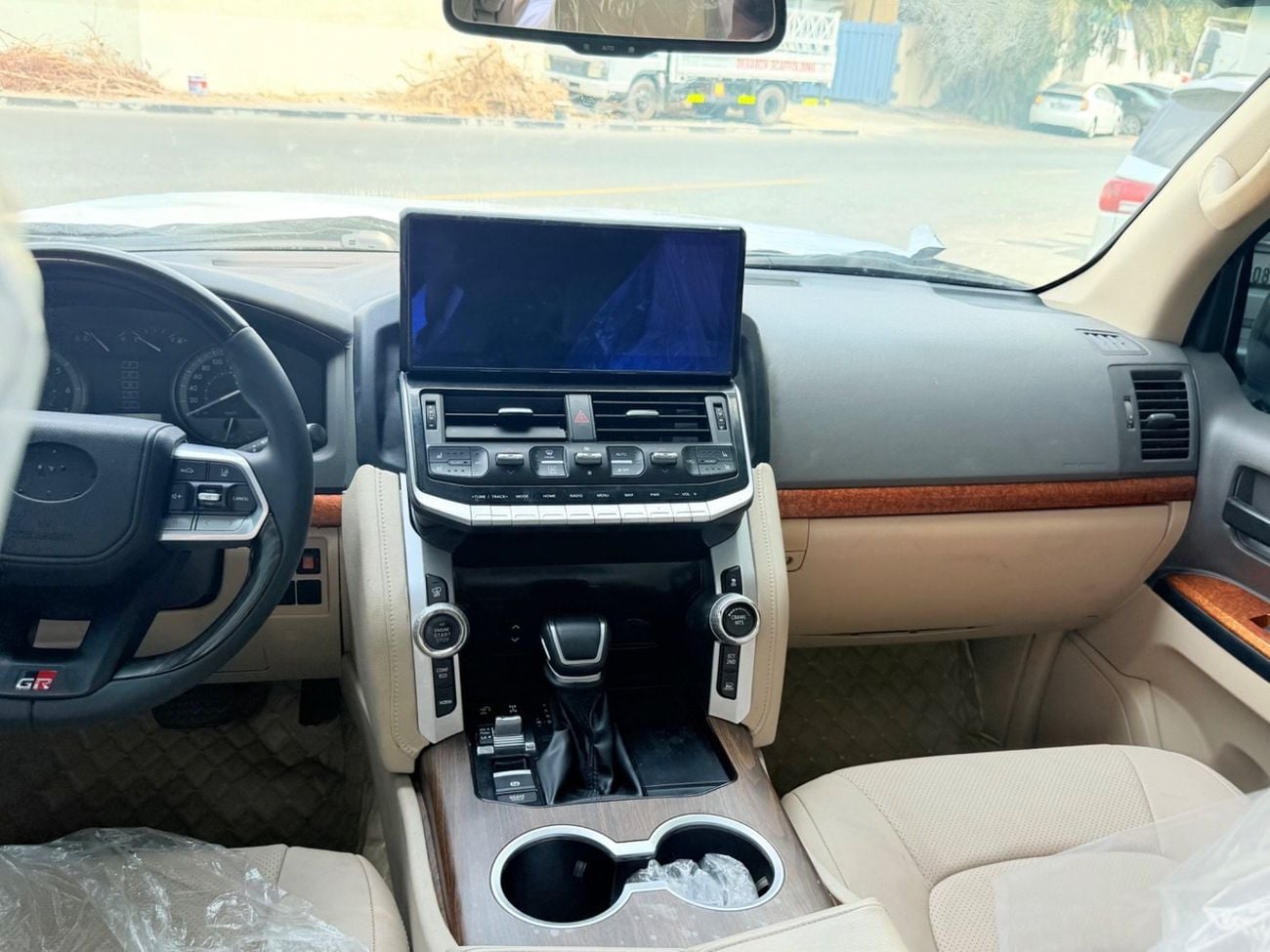 تويوتا لاند كروزر Toyota landcuriser GXR V8 2016 sunroof facelifted 2025 petrol 2016 V8 sunroof 4.6 petrol