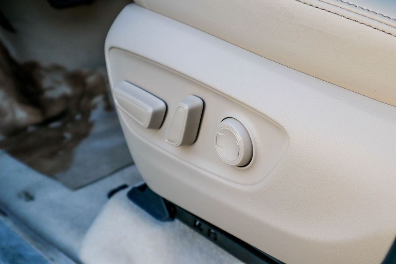 تويوتا لاند كروزر 2025 Toyota Land Cruiser GXR 3.5L (Full Option, Gray Color)