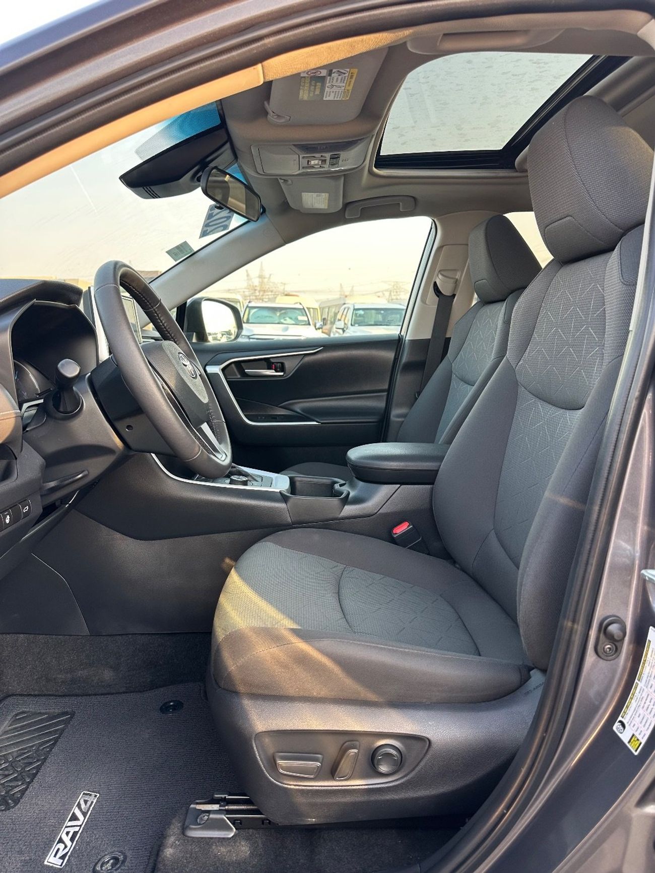 Toyota RAV4 hybrid XLE 2.5L | Sunroof Full option