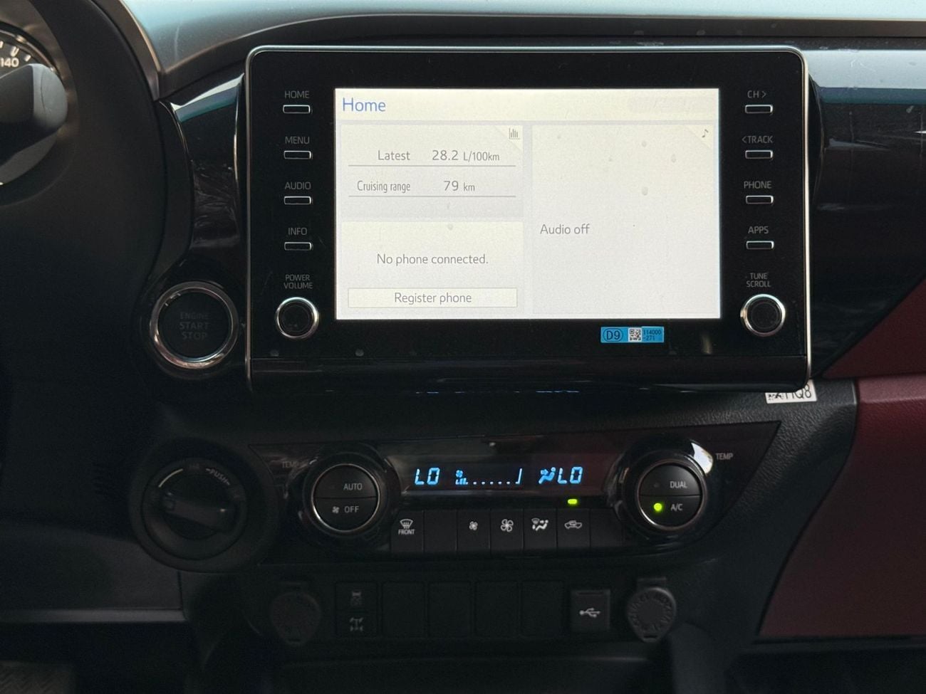 تويوتا هيلوكس Toyota Hilux 4x4 2.4L full Option automatic gearbox