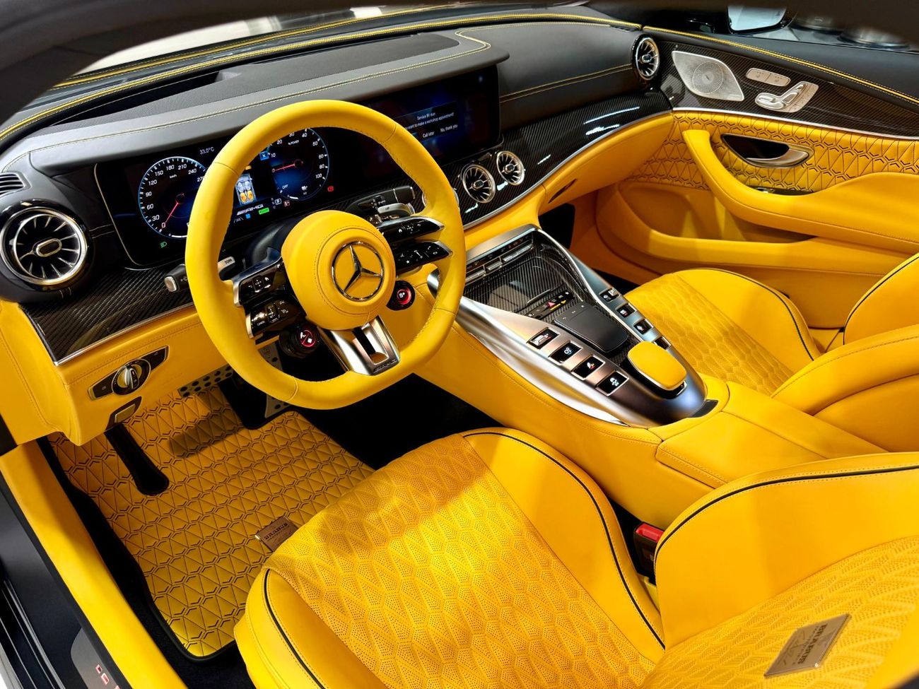 مرسيدس بنز GT 63 S BRABUS 900 ROCKET