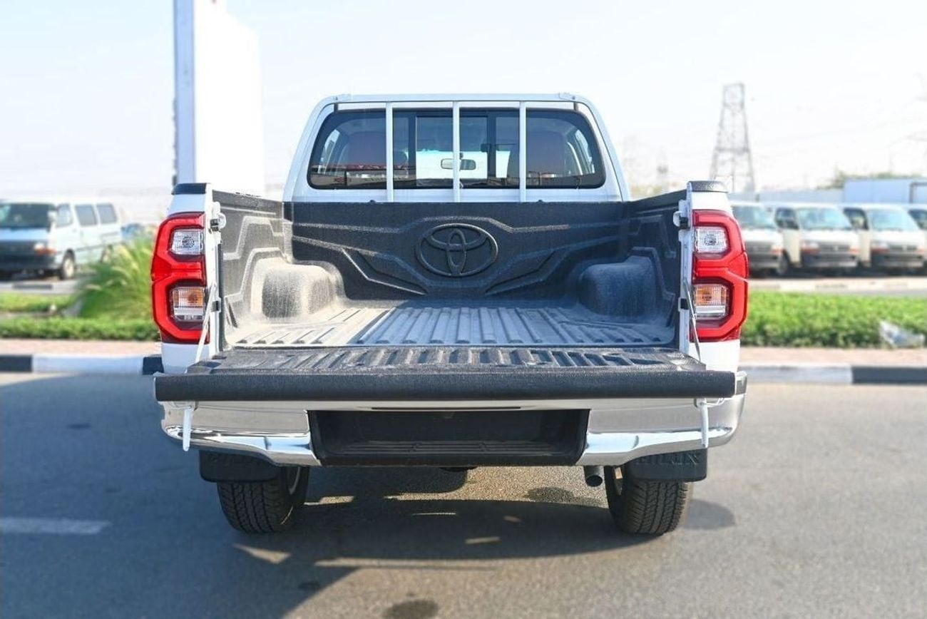 تويوتا هيلوكس Toyota Hilux 2.7L Petrol Manual 4WD 2025