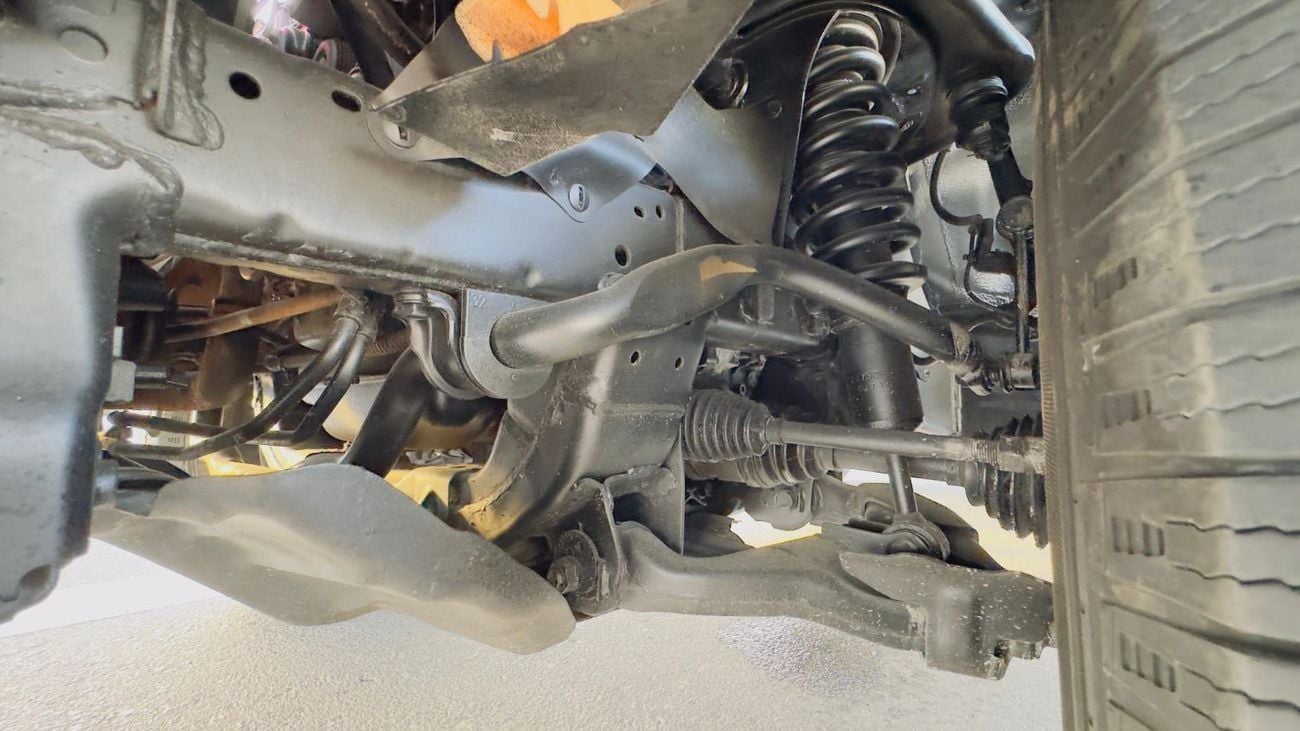 Toyota Hilux HEAVY-DUTY BULL BAR | 2.4L DIESEL ENGINE | MANUAL TRANSMISSION | 4WD