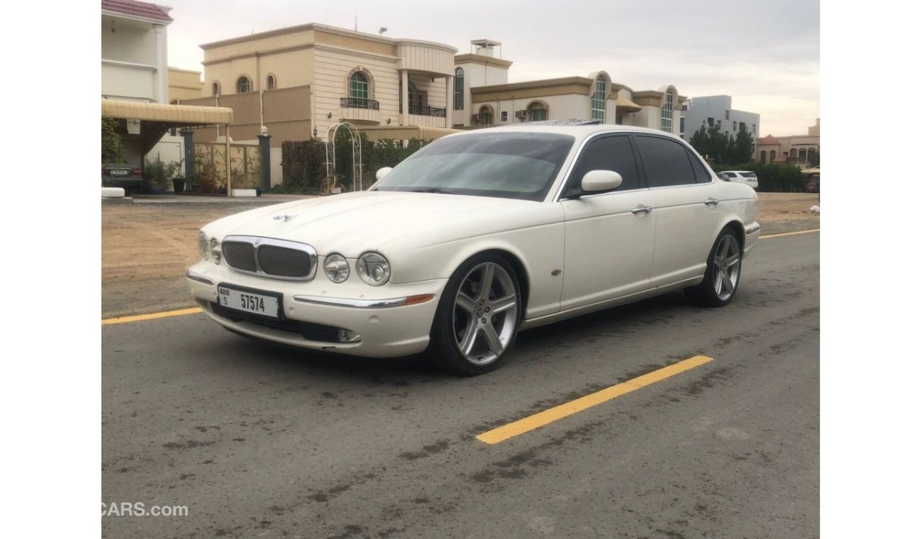 جاغوار XJ موديل 2007 خليجي 8 سلندر ماشية 193000 km