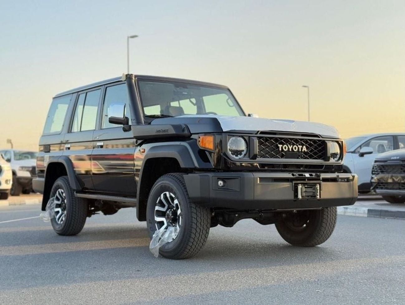 تويوتا لاند كروزر EXPORT ONLY - LC 76 LX.Z 4WD FULL OPTION