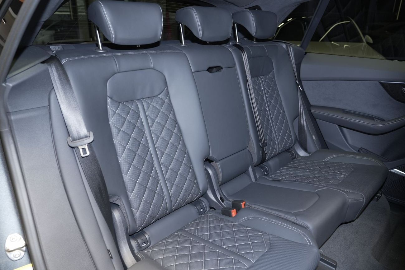 Audi Q8 55 TFSI quattro (340 HP) 2025 AUDI Q8 S-LINE 55 TFSI Quattro + 10% for local