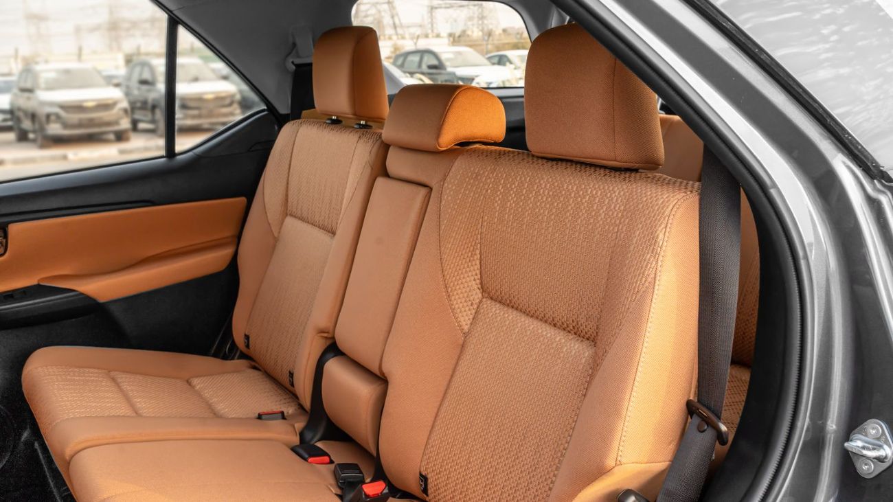 تويوتا فورتونر 2026 Totota Fortuner GX 2.7L AT Petrol (Gray-Tan) RWD