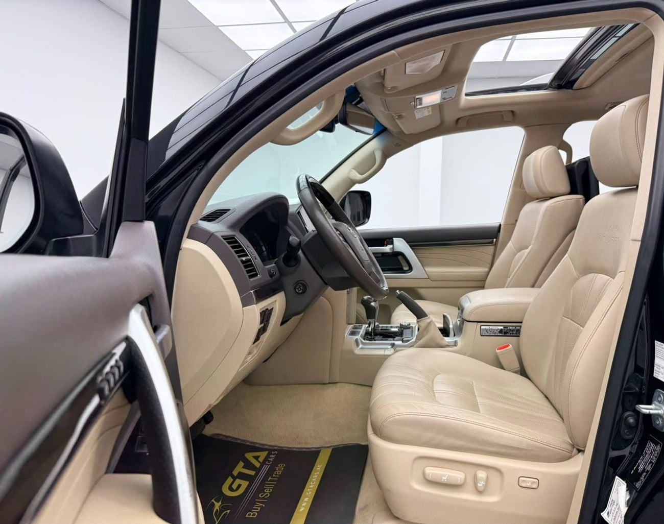Toyota Land Cruiser 2020 Toyota Land Cruiser VX S, Auto Guard Warranty, Service History, GCC Specs
