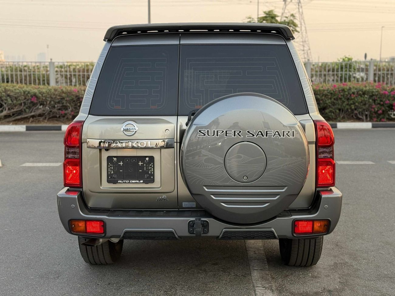 نيسان باترول سوبر سفاري GCC SPEC NEAT AND CLEAN LESS KILOMETER