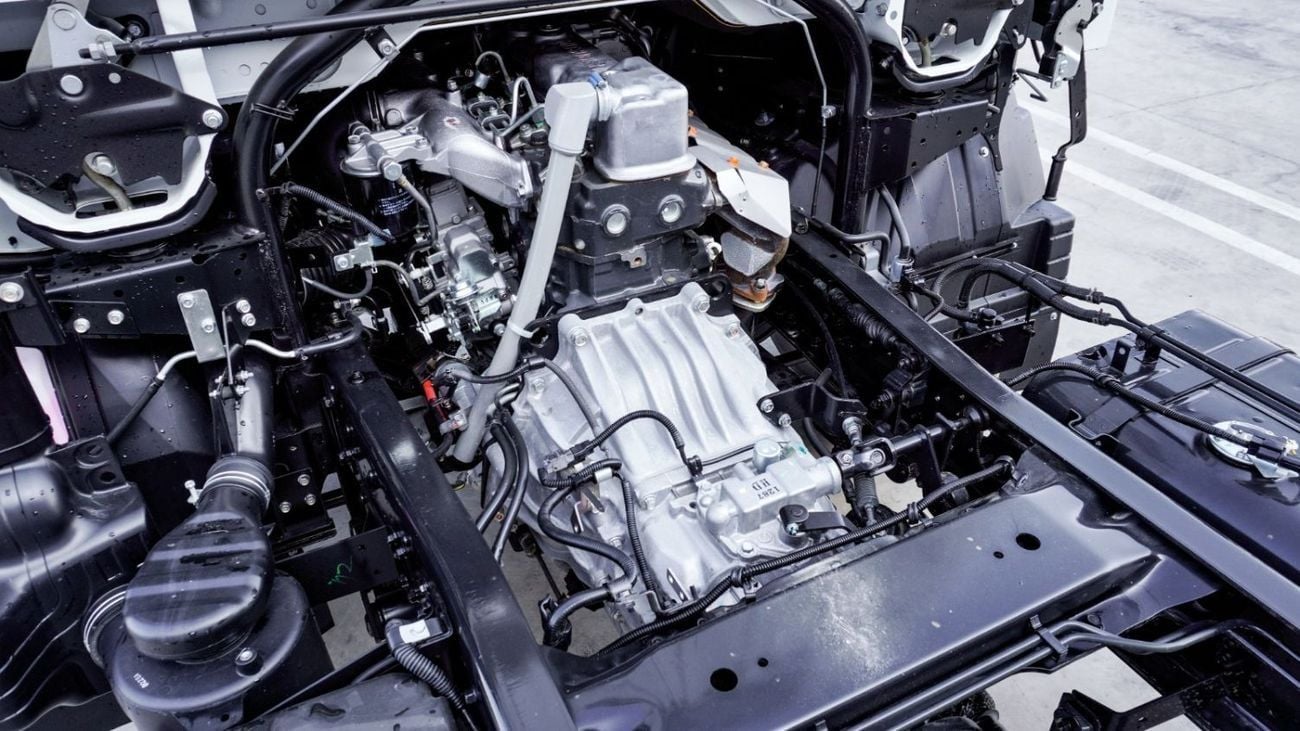 Mitsubishi Canter Van 4x2 4.2l 4CLY CHASSIS