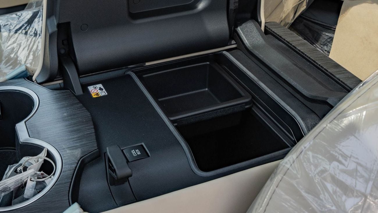 تويوتا لاند كروزر 2025 Toyota Land Cruiser 300 VXR 3.5L AT Petrol Twin Turbo (White-Beige)