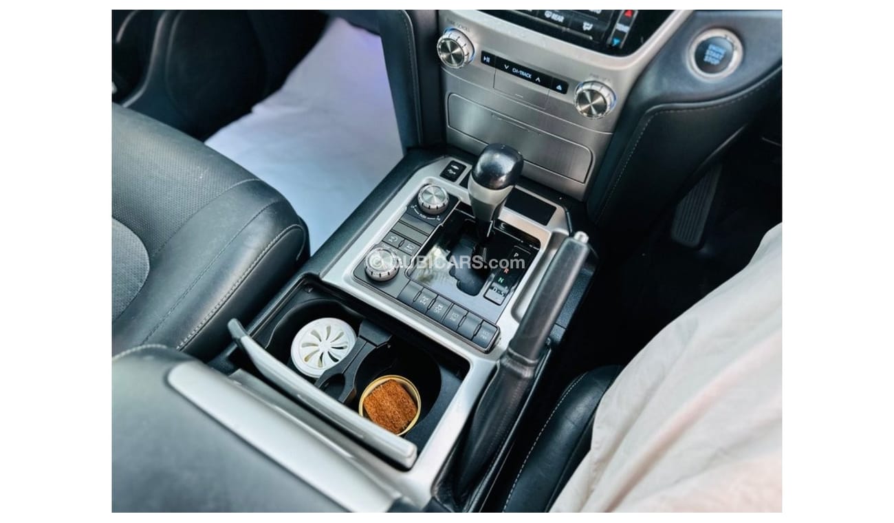 Toyota Land Cruiser VXR