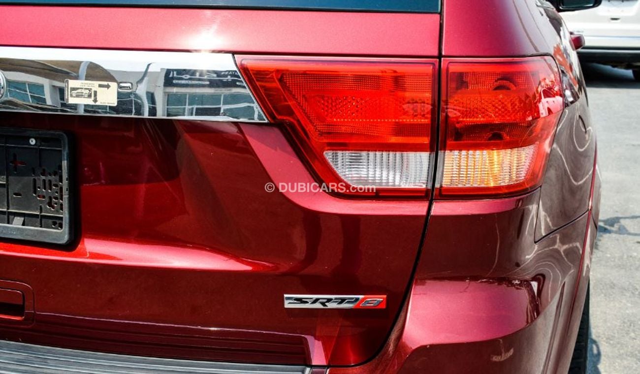 Jeep Grand Cherokee Jeep Grand Cherooke 2013 6.4 SRT Gcc Specefecation Very Clean Inside And Out Side Without Accedent N