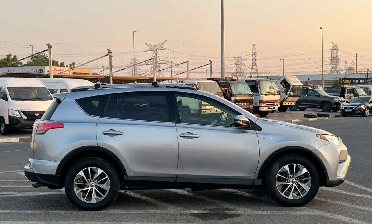 Toyota RAV4 2018 Toyota RAV4 Hybrid XLE – Full Option – 2.5L V4 – AWD 4x4 – Sunroof –