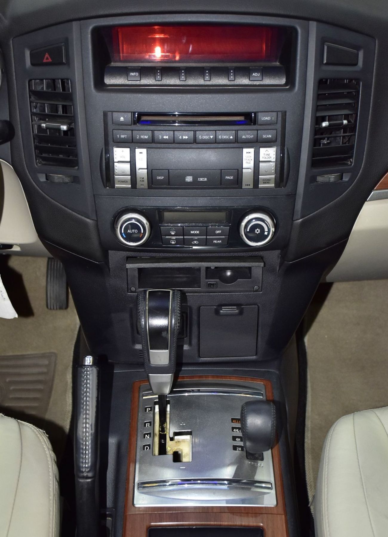 ميتسوبيشي باجيرو EXCELLENT DEAL for our Mitsubishi Pajero GLS ( 2008 Model ) in Golden Color GCC Specs