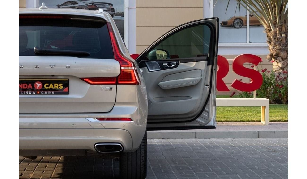 فولفو XC 60 T5 Momentum 2.0L AWD Volvo XC60 T5 2021 GCC under Agency Warranty and Service Contract with Flexible