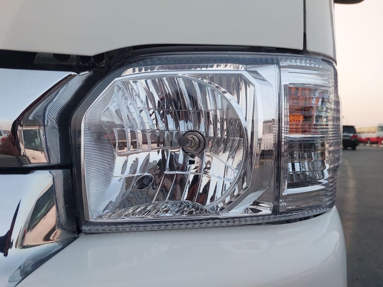 تويوتا هاياس TOYOTA HIACE COMMUTER VAN RHD 2016 MODEL 2.7 L PETROL AUTOMATIC(PM69524)