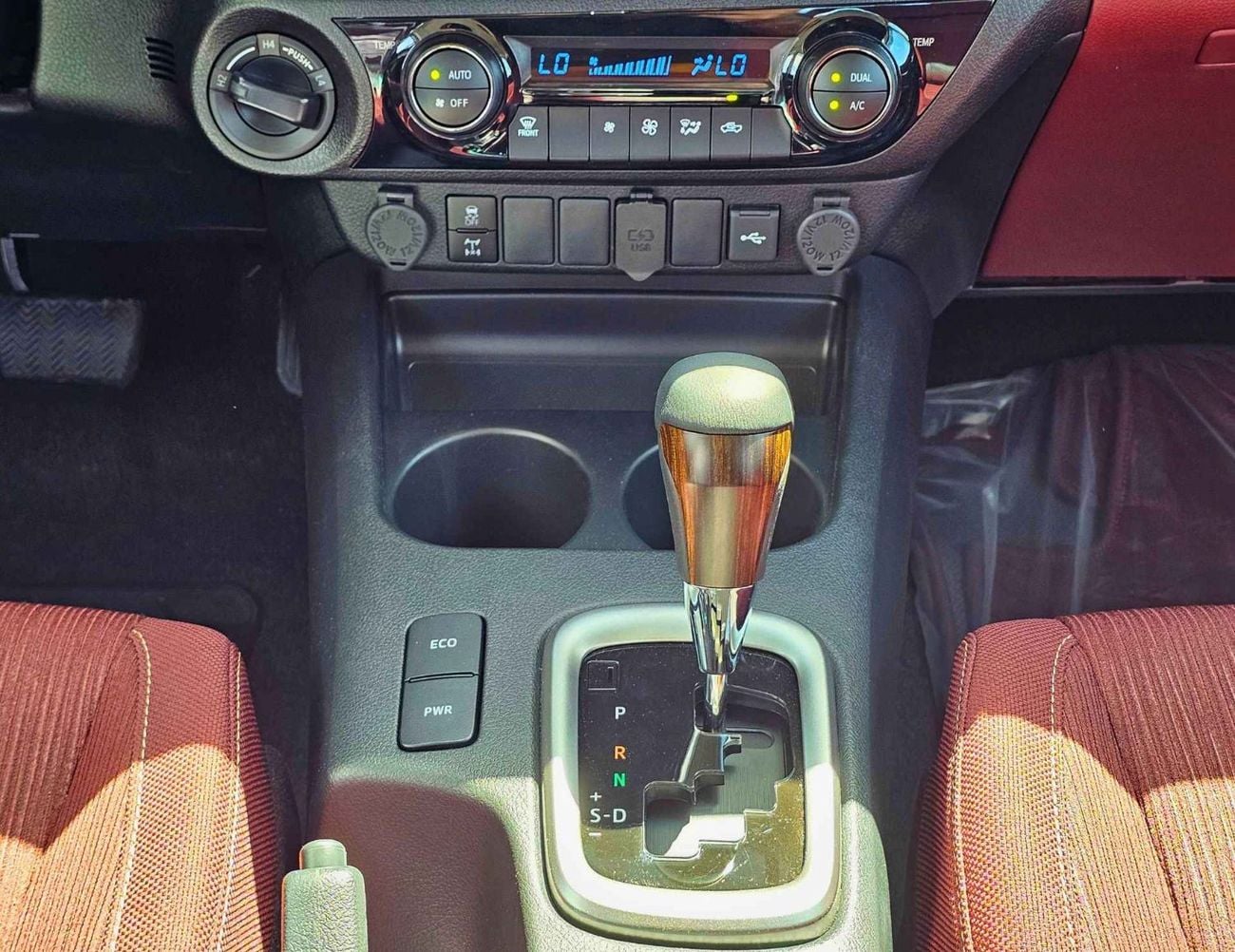 تويوتا هيلوكس SR5 TRD || WOOD INTERIOR W VISOR | 4.0L PETROL V6 4WD | BLIND SPOT | DIFFLOCK | DVD+CAMERA | READY S