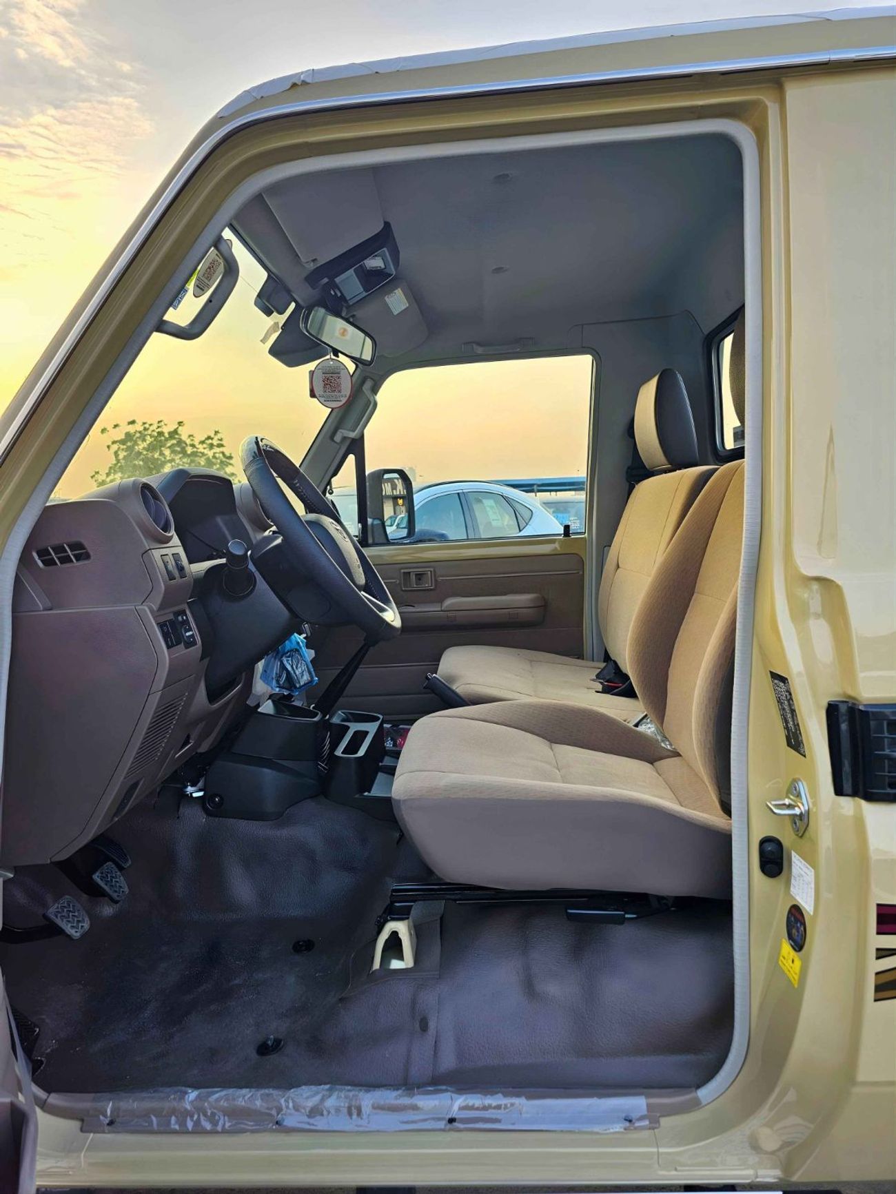 تويوتا لاند كروزر بيك آب SINGLE CABIN / 2.8L DIESEL M/T 4WD / CHROME BUMPERS / REAR CAMERA / (CODE#LCPSDCR)